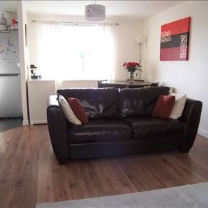 2 Bed Apartment in Witney, Oxlets